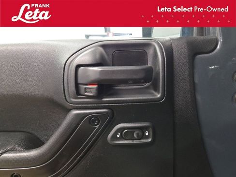 Used 2017 Jeep Wrangler Unlimited Sahara image 21