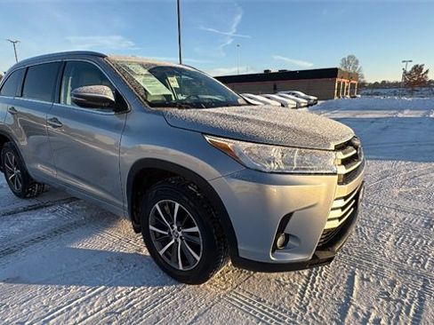 Used 2017 Toyota Highlander XLE image 7
