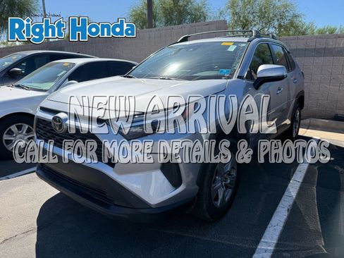 Used 2022 Toyota RAV4 XLE w/ XLE Grade Weather Package FWD image 1