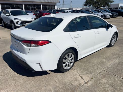 Used 2025 Toyota Corolla LE image 5