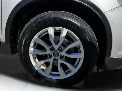 Used 2018 Nissan Rogue SV FWD image 55