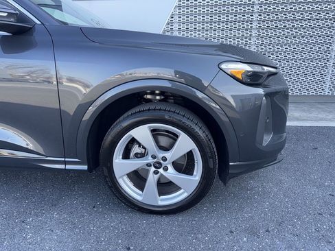 Certified 2025 Audi Q5 Premium Plus w/ Premium Plus image 3