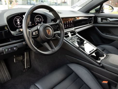 Certified 2025 Porsche Panamera image 3