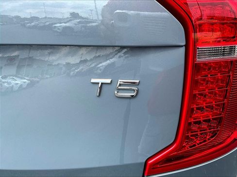 Used 2020 Volvo XC90 T5 Momentum FWD image 24