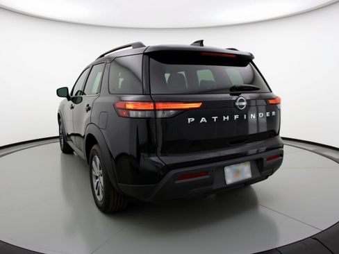 Used 2025 Nissan Pathfinder SV image 5