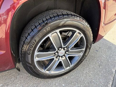 Used 2017 GMC Acadia Denali w/ Technology Package AWD/4WD image 11