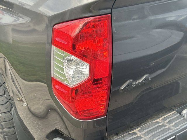 Used 2020 Toyota Tundra SR5 w/ SR5 Convenience Package AWD/4WD image 7