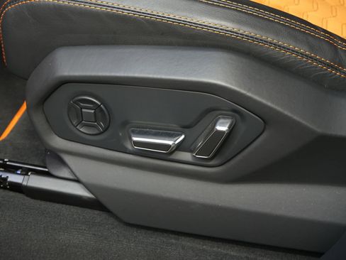 Used 2021 Lamborghini Urus image 26