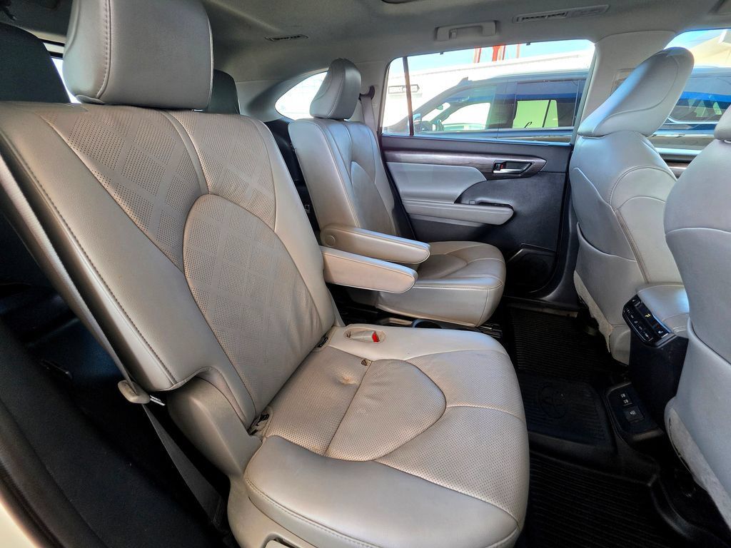 Used 2021 Toyota Highlander Platinum AWD/4WD image 67