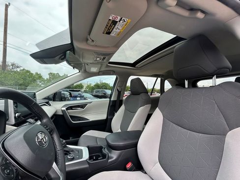 Used 2022 Toyota RAV4 XLE w/ Convenience Package image 12