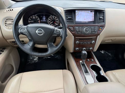 Used 2018 Nissan Pathfinder Platinum image 15