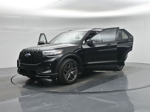 Used 2025 Ford Explorer ST-Line w/ ST-Line Street Pack image 31