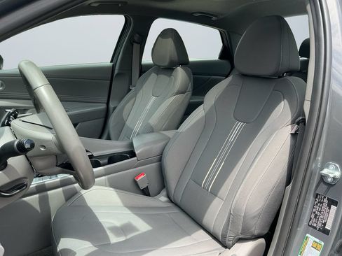 Used 2025 Hyundai Elantra SEL FWD image 10