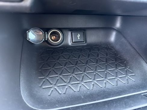 Used 2021 Toyota RAV4 LE FWD image 20