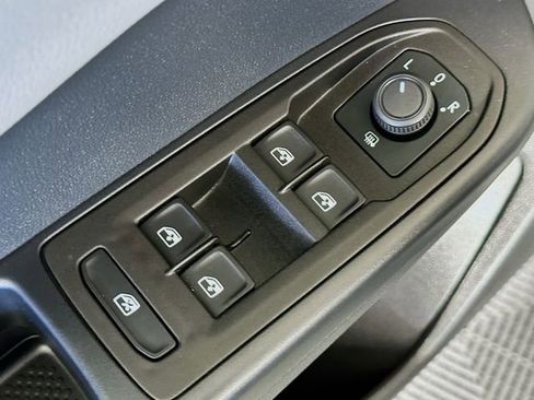 Used 2024 Volkswagen Taos SE FWD image 19