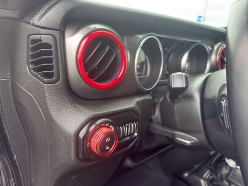 Used 2021 Jeep Gladiator Overland AWD/4WD image 16