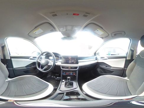 Used 2025 Volkswagen Taos SE FWD image 43