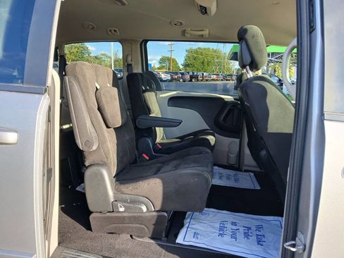 Used 2016 Dodge Grand Caravan SXT image 16