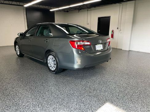 Used 2014 Toyota Camry LE FWD image 9