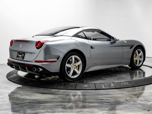 Used 2016 Ferrari California T image 16