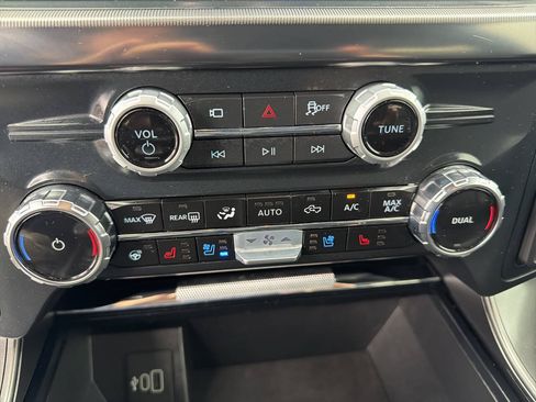 Used 2025 Ford F150 Lariat AWD/4WD image 29