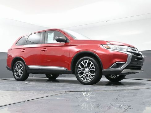 Used 2018 Mitsubishi Outlander ES image 47