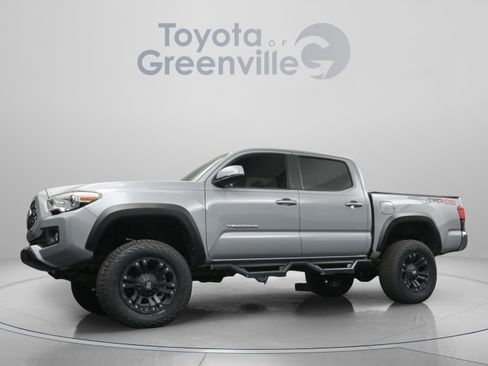 Used 2019 Toyota Tacoma TRD Off-Road image 2
