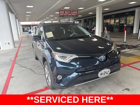 Used 2017 Toyota RAV4 Limited AWD/4WD image 4