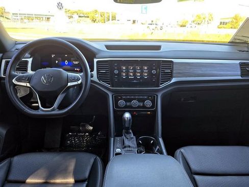 Certified 2022 Volkswagen Atlas Cross Sport SE w/ Panoramic Sunroof Package image 12