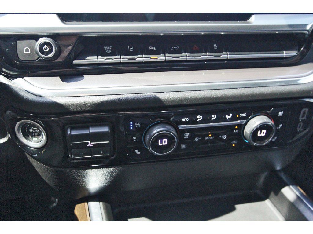 Used 2024 Chevrolet Silverado 2500 High Country AWD/4WD image 29