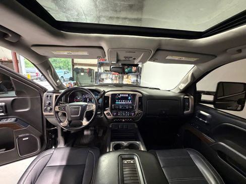 Used 2018 GMC Sierra 2500 Denali w/ Duramax Plus Package AWD/4WD image 14