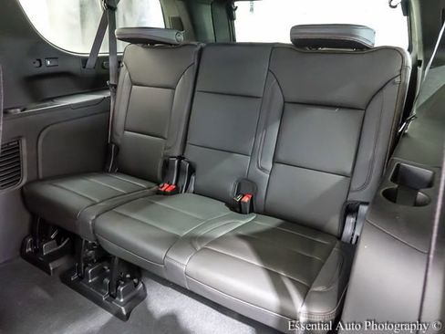 Used 2024 Chevrolet Suburban High Country AWD/4WD image 13