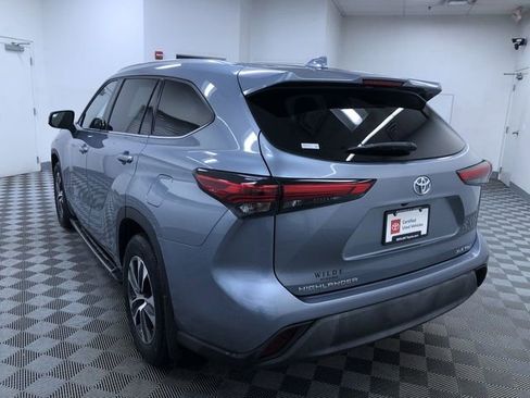 Certified 2021 Toyota Highlander XLE AWD/4WD image 12