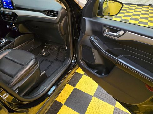 Used 2021 Ford Escape SEL image 12