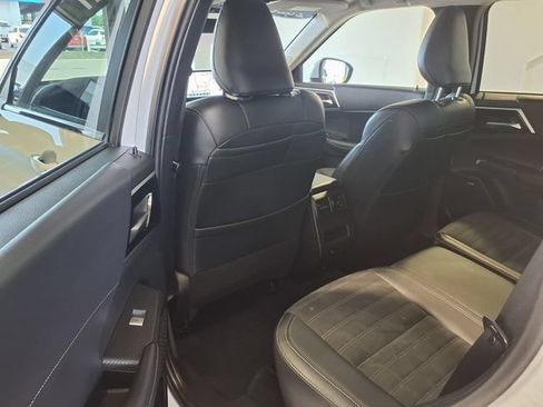 Used 2025 Mitsubishi Outlander SE AWD/4WD image 17