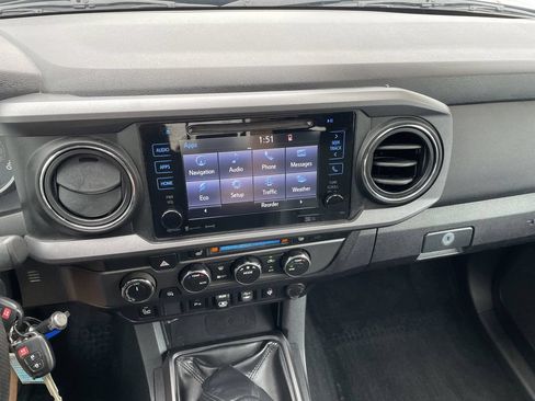 Used 2019 Toyota Tacoma TRD Off-Road w/ TRD Premium Off Road Package AWD/4WD image 18