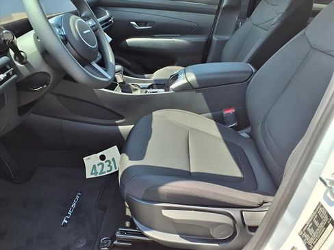 New 2025 Hyundai Tucson SE image 16