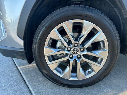 Used 2021 Toyota RAV4 XLE Premium AWD/4WD image 32