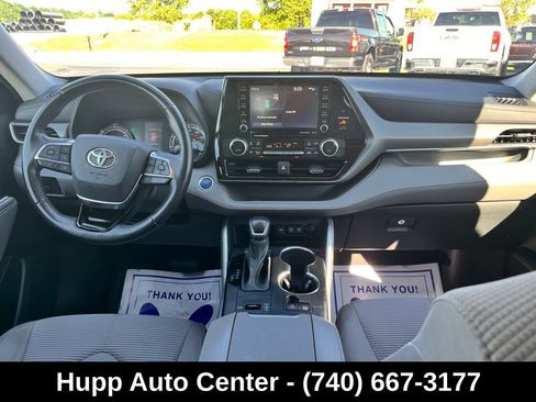Used 2020 Toyota Highlander LE AWD/4WD image 12