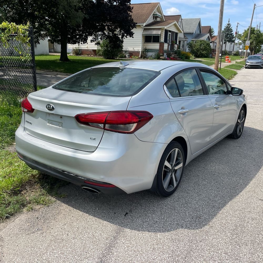 Used 2017 Kia Forte EX FWD image 3