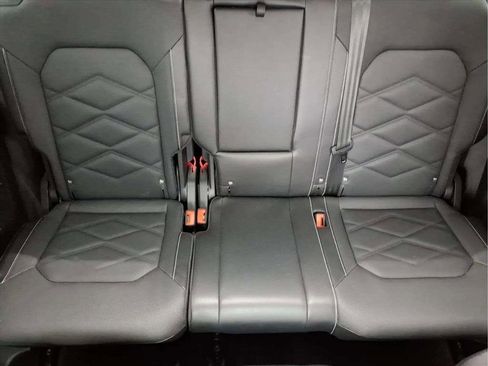 Used 2025 Volkswagen Atlas SE image 17