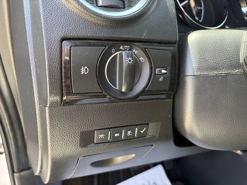 Used 2014 Chevrolet Captiva Sport LTZ FWD image 28
