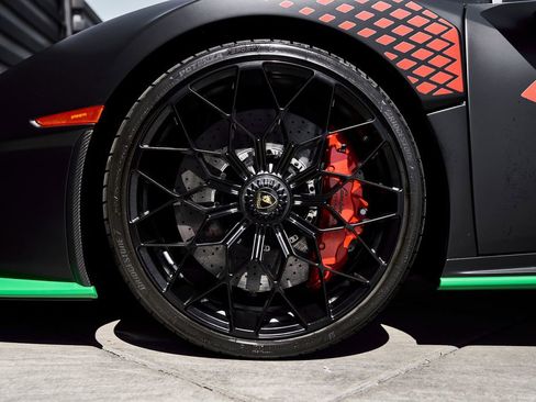 Used 2022 Lamborghini Huracan STO image 3