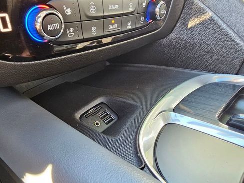 Used 2021 Buick Enclave Premium image 40