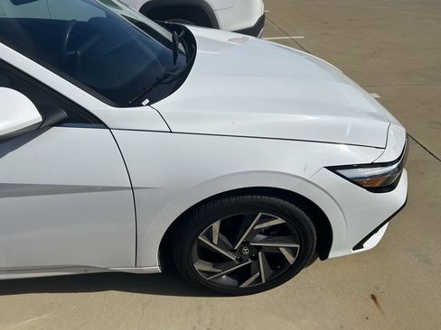 Used 2025 Hyundai Elantra SEL image 2