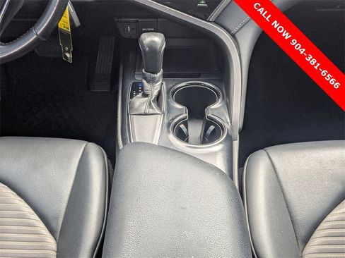 Used 2019 Toyota Camry SE image 18