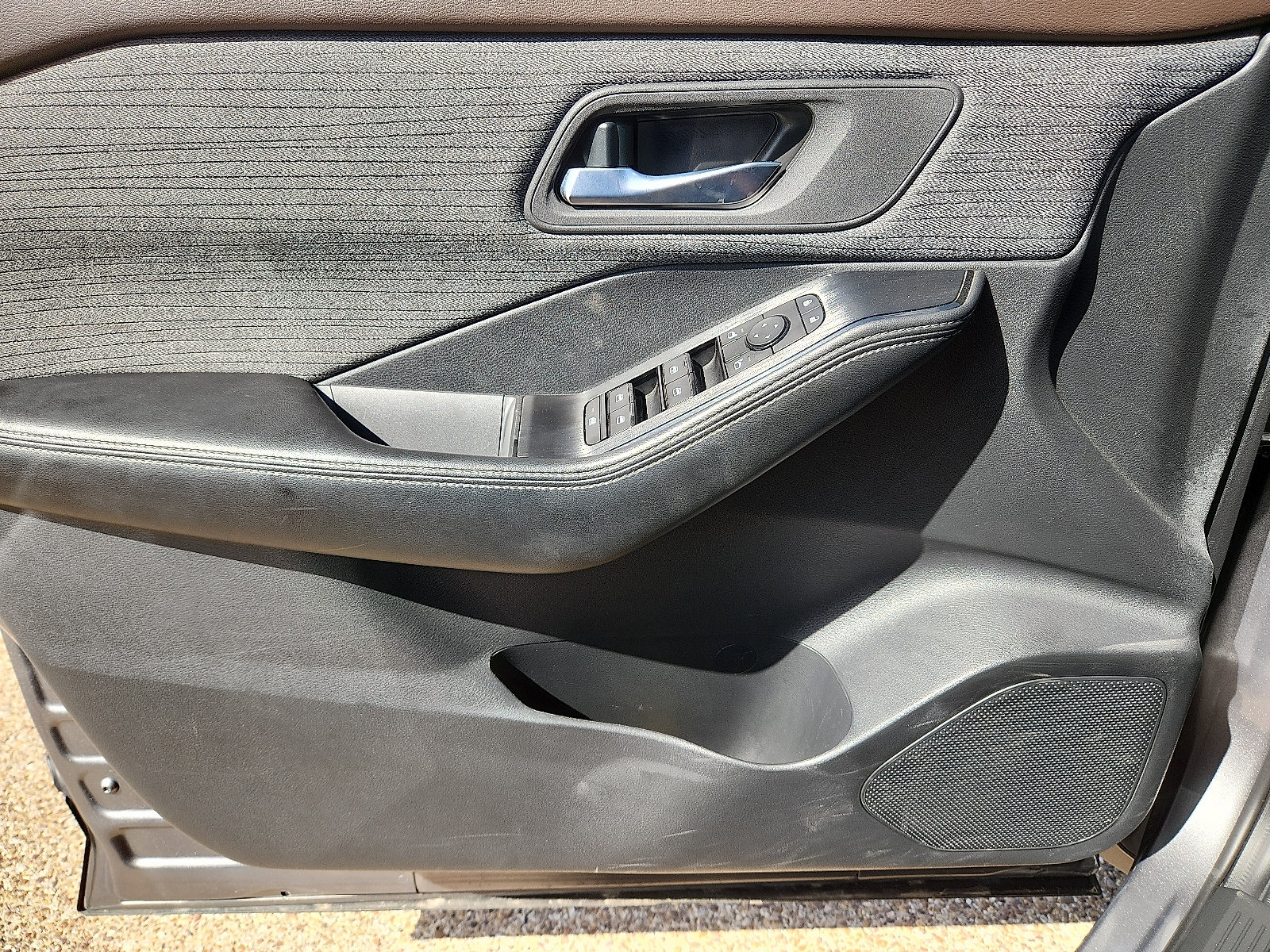 Used 2023 Nissan Rogue SV FWD image 17