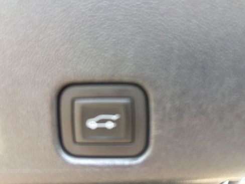 Used 2025 Chevrolet Traverse LT image 31