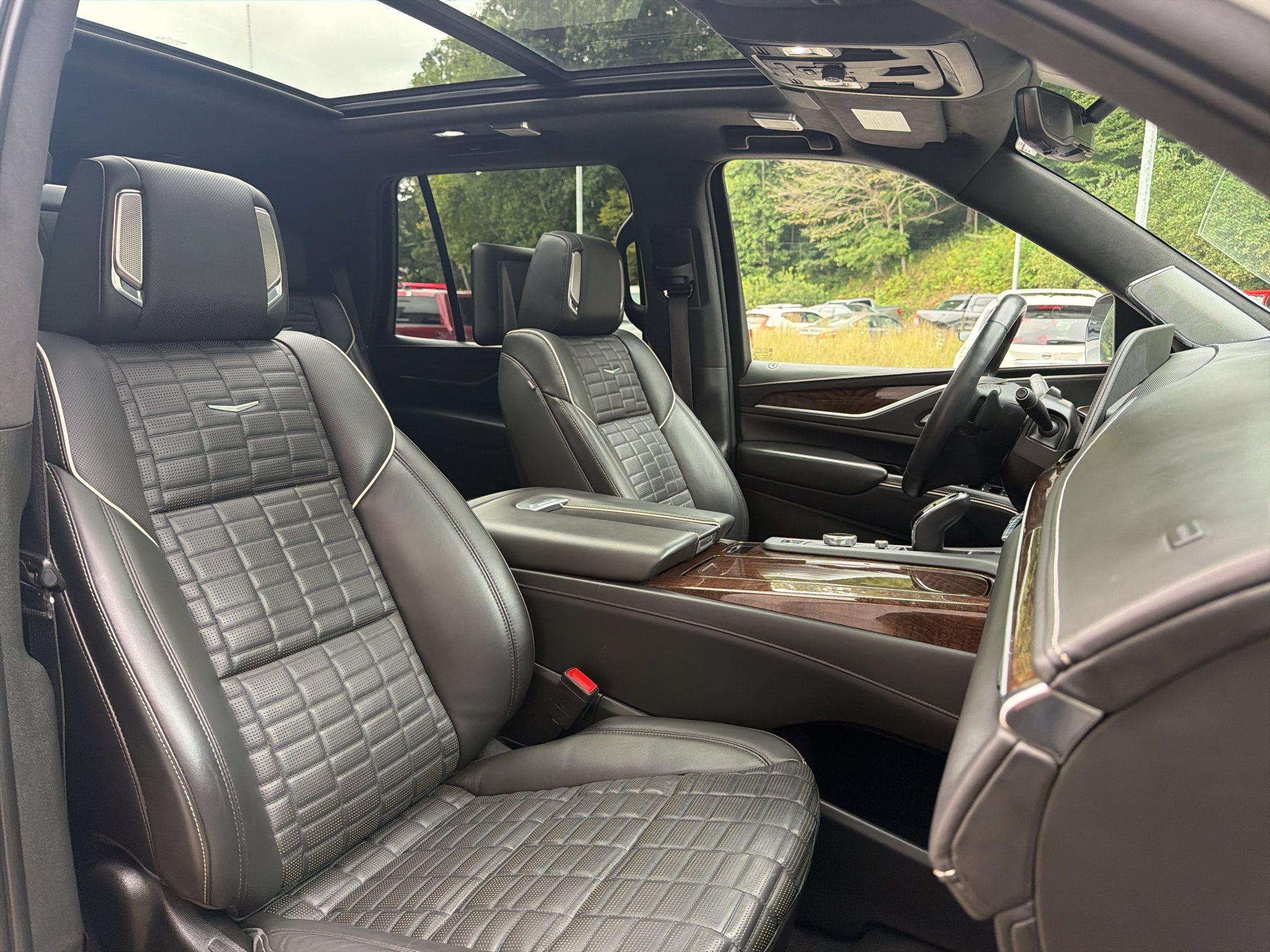 Used 2022 Cadillac Escalade Sport Platinum w/ Heavy-Duty Trailer Package AWD/4WD image 24