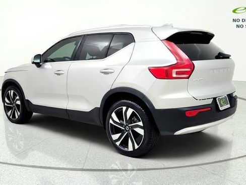 Used 2025 Volvo XC40 B5 Plus AWD/4WD image 6